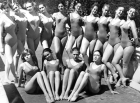 Прикрепленное изображение: Мем №1533992 Мем_ Команда синхронного плавания спортивного общества _Буревестник_, Москва, 1978 год, Леонид Хлыновский.png